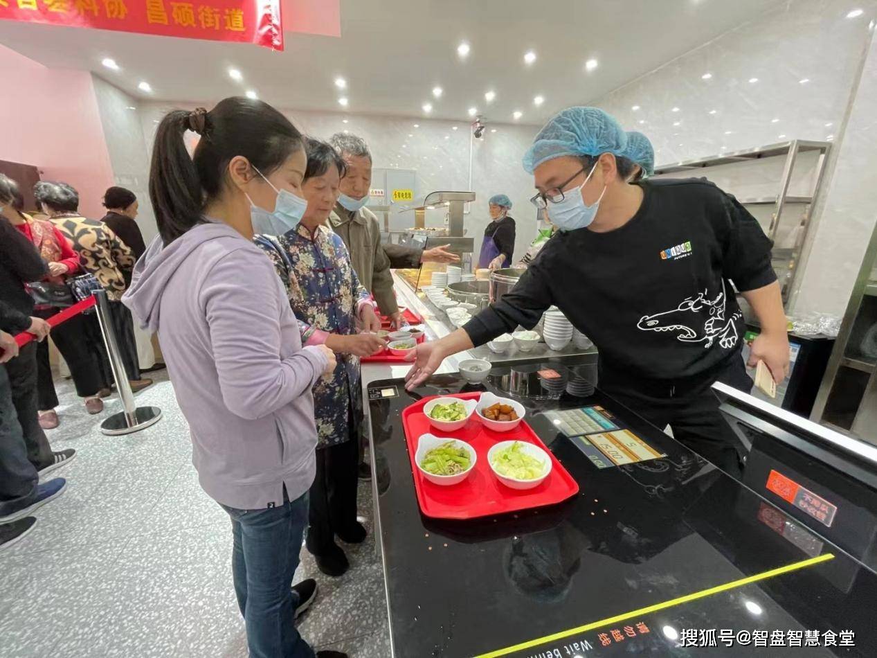 与传统社区食堂的对比AG真人社区智慧食堂